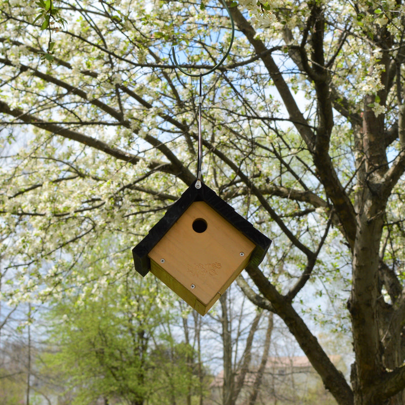 Load image into Gallery viewer, Nature&#39;s Way Traditional Wren House hanging from tree
